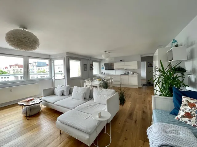 Kernsanierte charmante drei Zimmer Wohnung am Savignyplatz Charlottenburg (ab 01.11) — photo 1